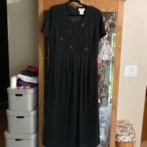 Size 12 semi Formal tea length dress.from smoke free home. Great condition.